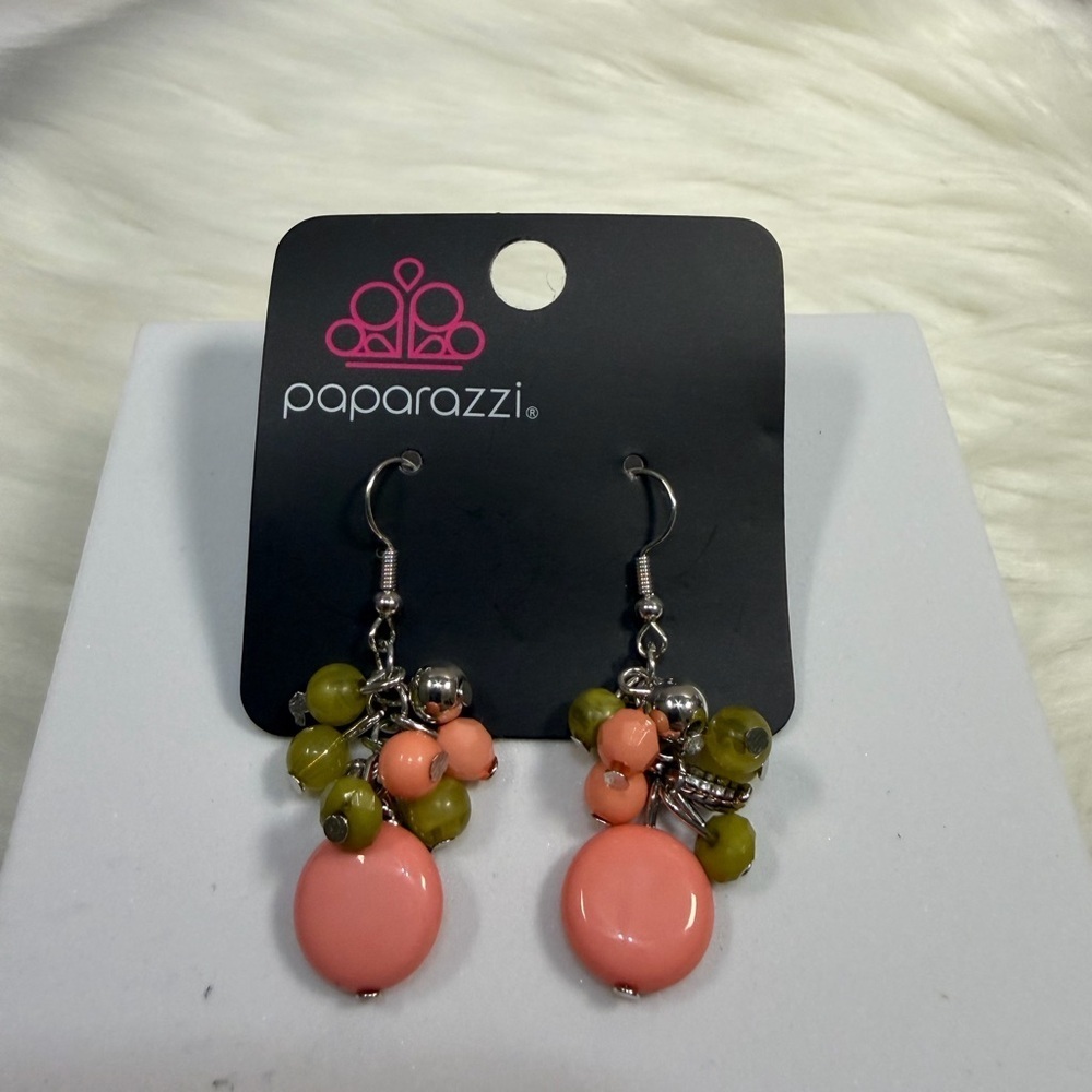 🩷5/$10 Paparazzi Peach &  Green Dangle Earrings